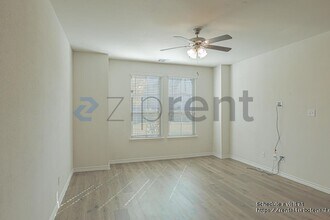 2020 Saddle Wy in Mesquite, TX - Foto de edificio - Building Photo