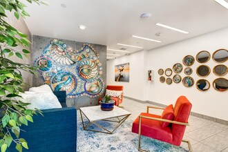 NOHO 55 Apartments in North Hollywood, CA - Foto de edificio - Building Photo