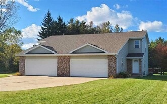 2966 Clifford Ct in Green Bay, WI - Building Photo