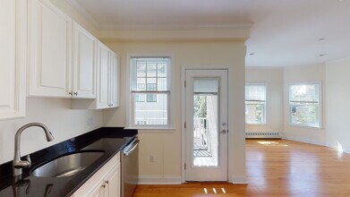 65 Langdon St, Unit 12 in Cambridge, MA - Building Photo - Building Photo