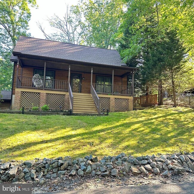 1094 Ft Supply Trl in Lusby, MD - Building Photo - Building Photo
