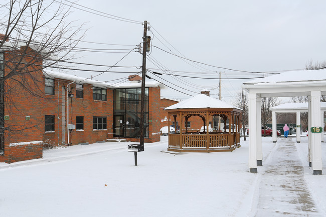 Lexington Court in Rochester, NY - Building Photo - Building Photo