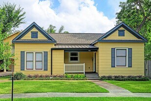 1021 Louise St in Houston, TX - Building Photo