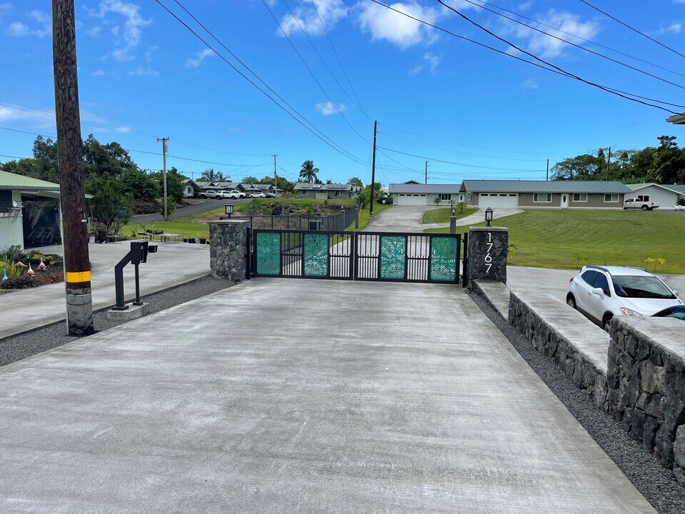 1767 Kilauea Ave in Hilo, HI - Building Photo