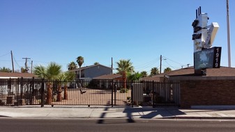 Palm Piazza Apartments in Las Vegas, NV - Building Photo