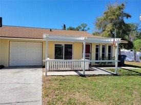 802 McLain Ct in Tavares, FL - Building Photo