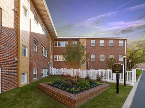 Springfield Valley Apartments in Morton, PA - Foto de edificio - Building Photo