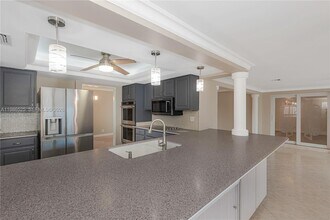 2070 NE 65th St in Fort Lauderdale, FL - Building Photo - Building Photo