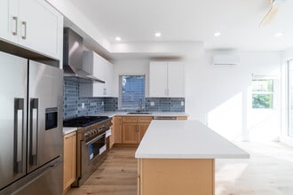 4369 Rosewood Ave in Los Angeles, CA - Building Photo - Building Photo