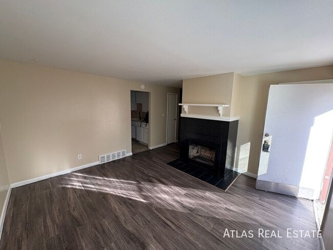 property at 4576 Everett Ct