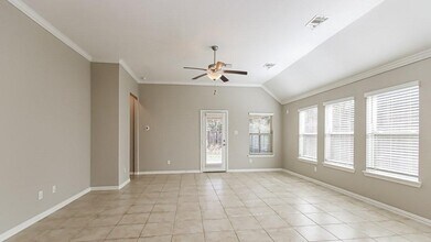 2342 Sugar Crst Dr in Conroe, TX - Building Photo - Building Photo