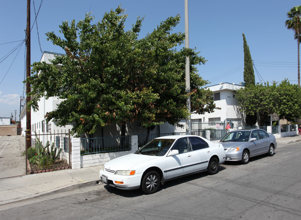 Elizabeth Court in Cudahy, CA - Building Photo