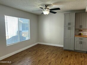 565 Spring Rd in Moorpark, CA - Building Photo - Building Photo