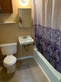 7913 Ithaca St photo'