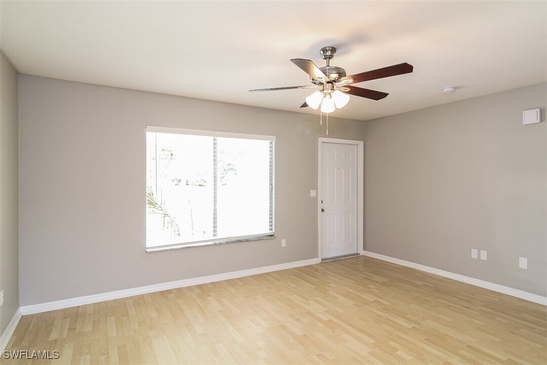 2533 Fairbrook St in North Port, FL - Building Photo