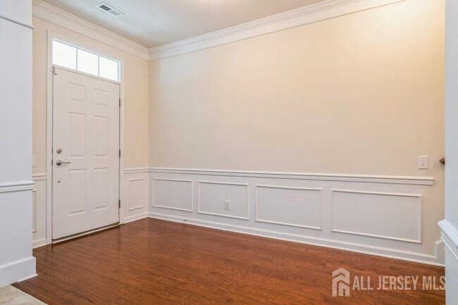 2204 Leia Ln in Highland Park, NJ - Building Photo - Building Photo