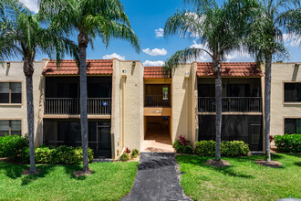 Maple Gardens in Ft. Myers, FL - Building Photo - Building Photo