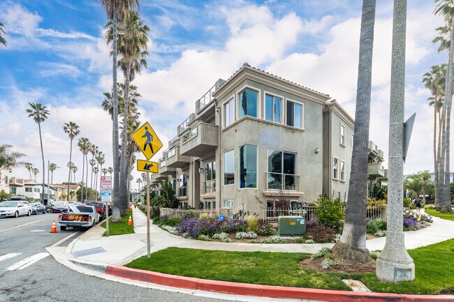 100-106 Paseo De La Playa in Redondo Beach, CA - Building Photo - Primary Photo