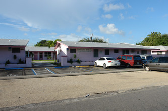 1350 NE 128th St in Miami, FL - Building Photo - Building Photo