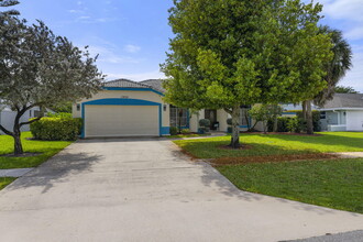 1935 Primrose Ln in Wellington, FL - Building Photo - Building Photo