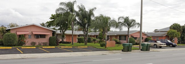 1150 Blue Heron Blvd in Riviera Beach, FL - Foto de edificio - Building Photo