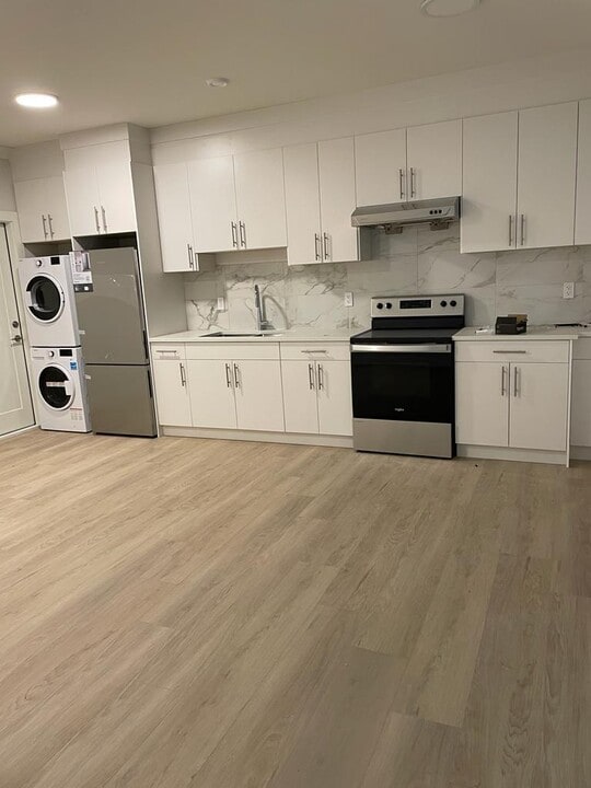 15655-1577B 77B Ave in Surrey, BC - Building Photo