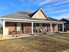 802 W Longleaf Dr in Auburn, AL - Building Photo - Building Photo