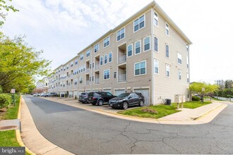 6083 Wicker Ln in Centreville, VA - Building Photo - Building Photo