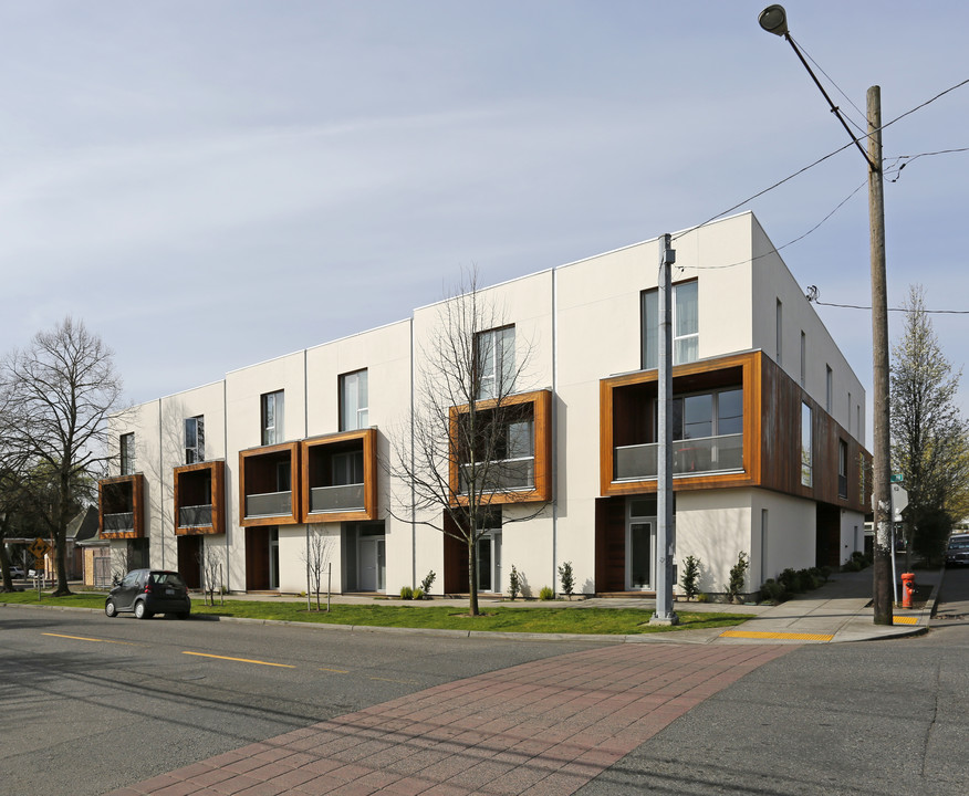 Twelve Point Five Condominiums in Portland, OR - Building Photo