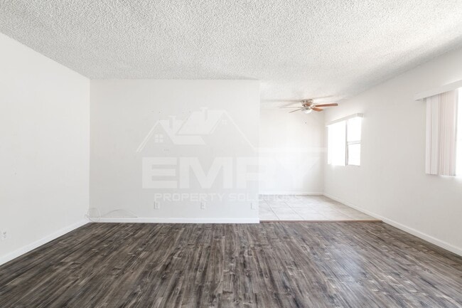 304 N Market St in Inglewood, CA - Foto de edificio - Building Photo