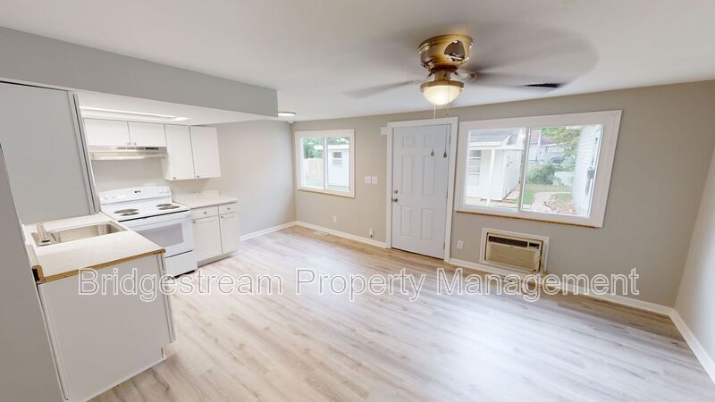 1836 Roslyn Ave in Kettering, OH - Building Photo