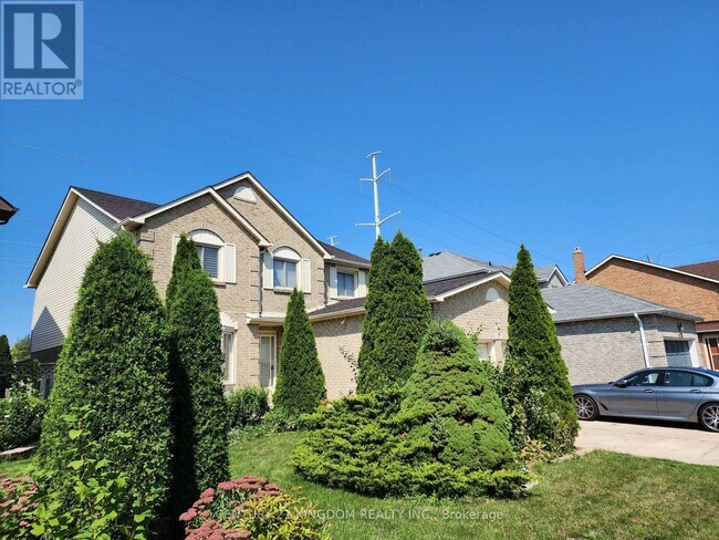 696 Amaretto Ave in Pickering, ON - Building Photo - Building Photo