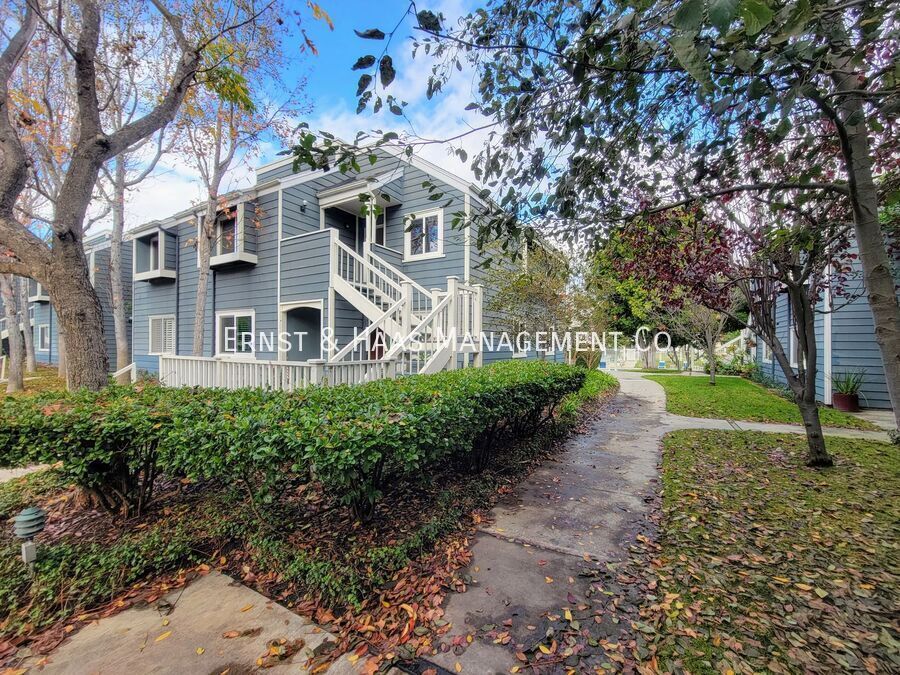6020 Bixby Village Dr in Long Beach, CA - Building Photo