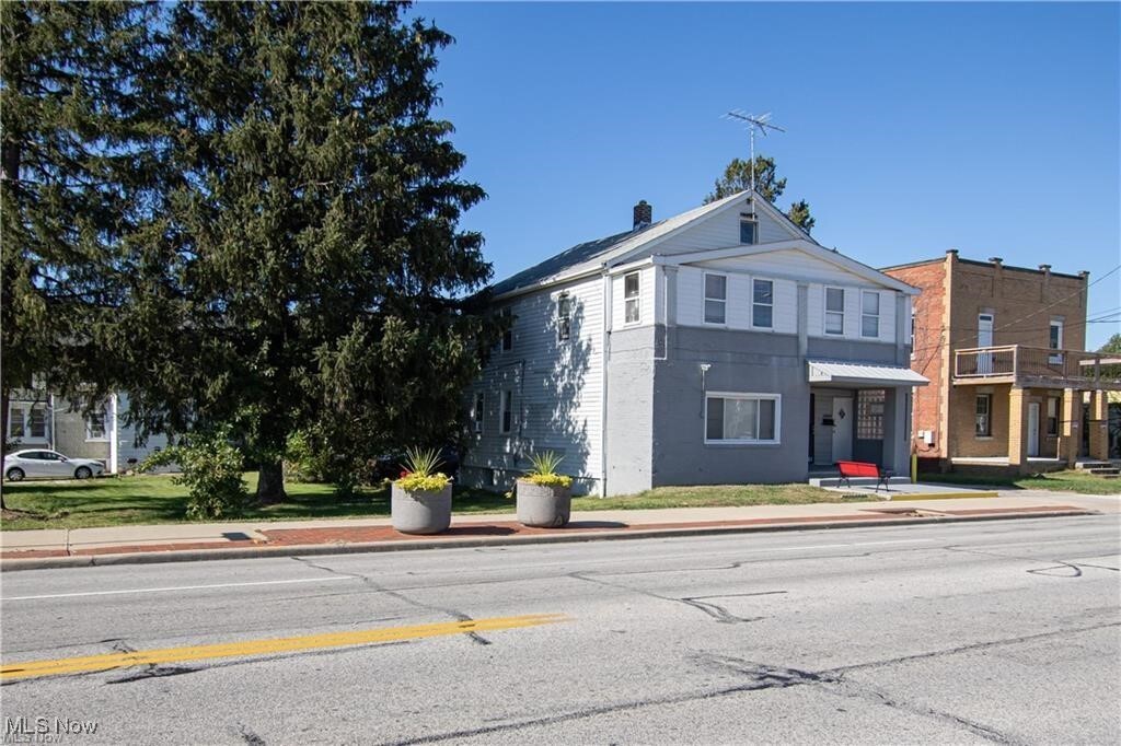 29411 Euclid Ave in Wickliffe, OH - Building Photo