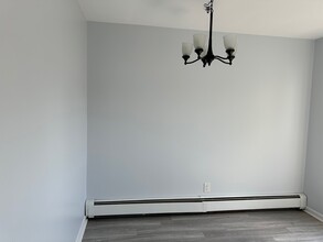164 Pine St in Greenwich, CT - Building Photo - Building Photo