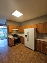 1530 Glacier Trail, Unit E103 in Carpentersville, IL - Building Photo - Building Photo