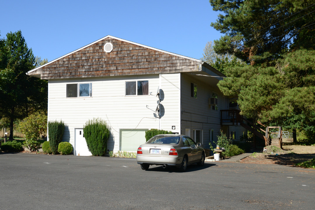 26174 NE Butteville Rd in Aurora, OR - Building Photo