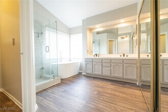 7528 Holloran Ct in Las Vegas, NV - Building Photo - Building Photo