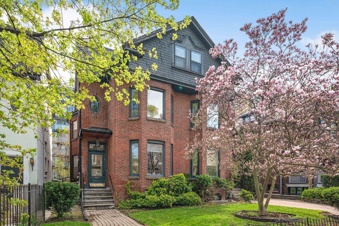 21 Chicora Ave in Toronto, ON - Building Photo