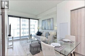 17 Bathurst St in Toronto, ON - Building Photo - Building Photo