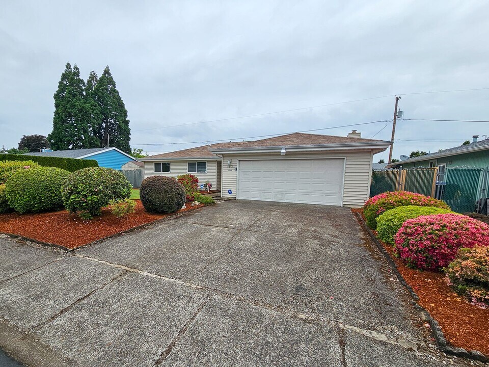 3642 Meadow Park Loop NE in Salem, OR - Building Photo