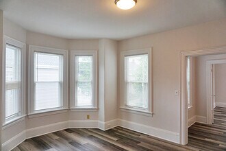 23 Maple St in Waltham, MA - Foto de edificio - Building Photo