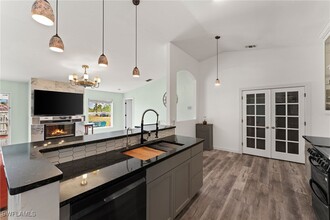 4420 43rd Ave NE in Naples, FL - Building Photo - Building Photo