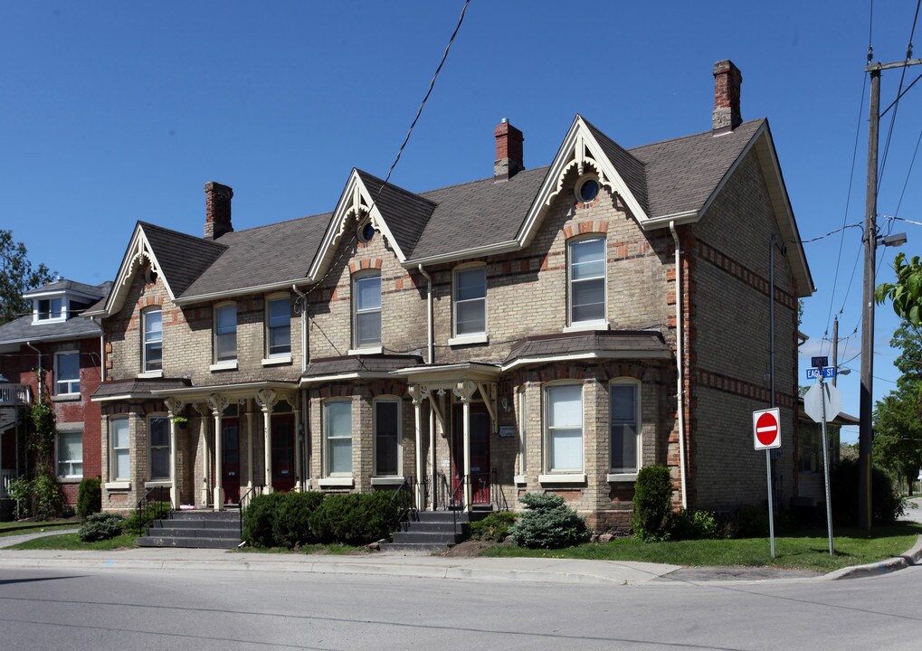 491-495 William St in Newmarket, ON - Building Photo