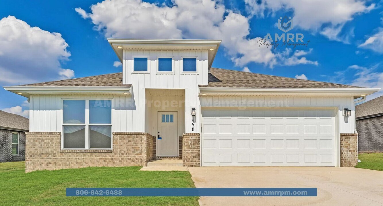 1721 Farmer St in Pea Ridge, AR - Building Photo