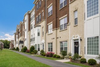 Meadow Branch Luxury Apartments in Winchester, VA - Foto de edificio - Building Photo