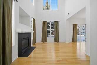 1929 Golden Gate Ln in Naperville, IL - Building Photo - Building Photo