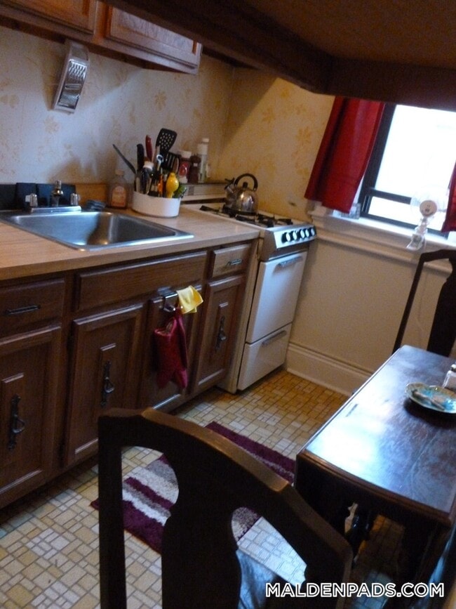 17-19-19 Washington St S, Unit 405 in Malden, MA - Building Photo - Building Photo