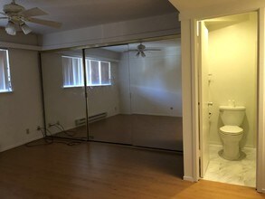 500 W Middlefield Rd, Unit 119 in Mountain View, CA - Foto de edificio - Building Photo