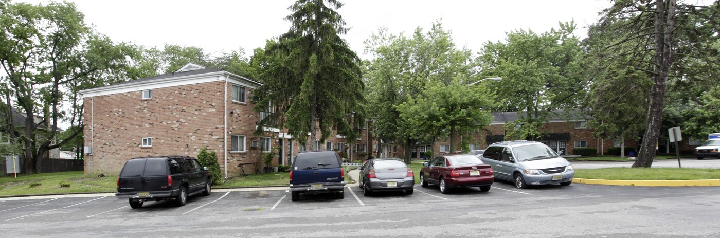 Green Garden Apartments in Magnolia, NJ - Building Photo